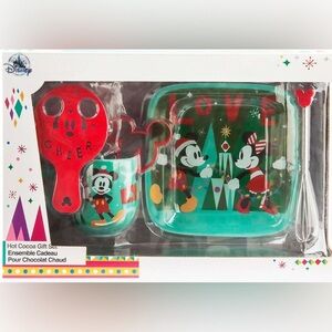 Disney Santa Mickey and Minnie Mouse Hot Cocoa Gift Set